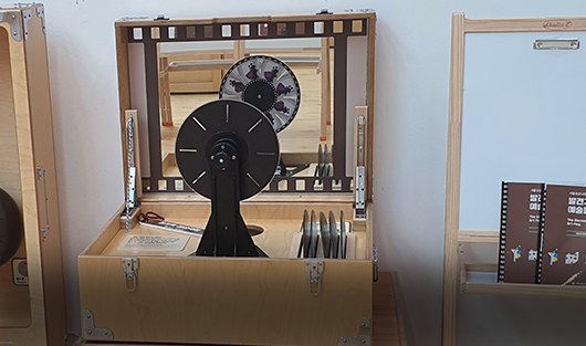 꼼지락 생생극장​